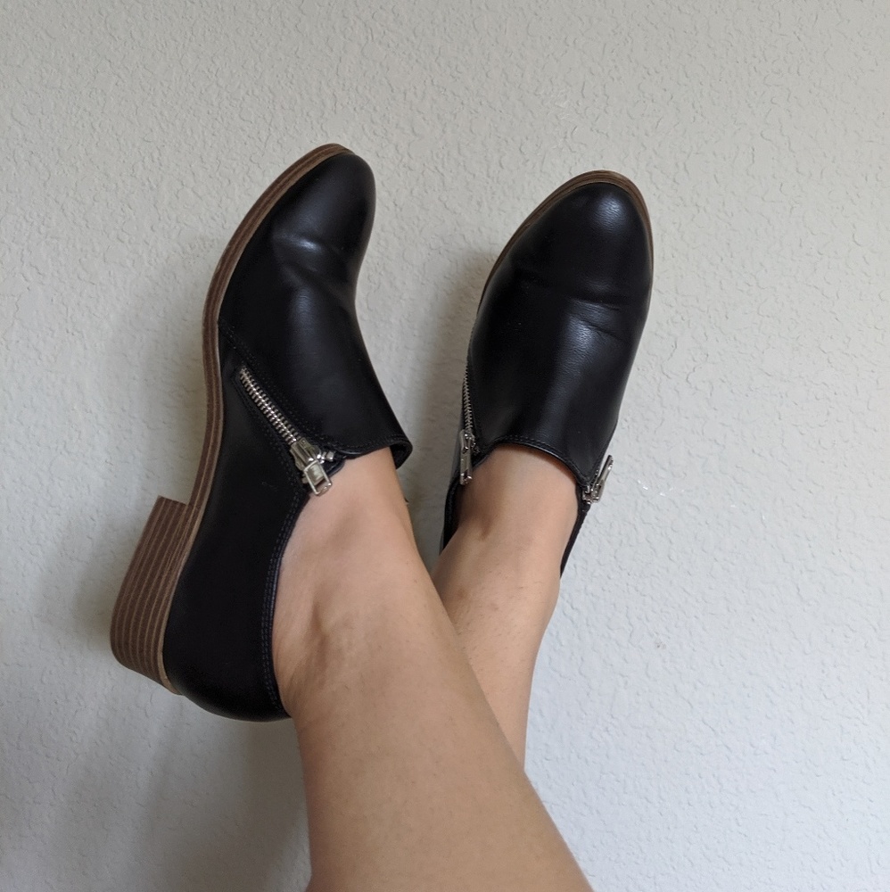 American eagle black flats